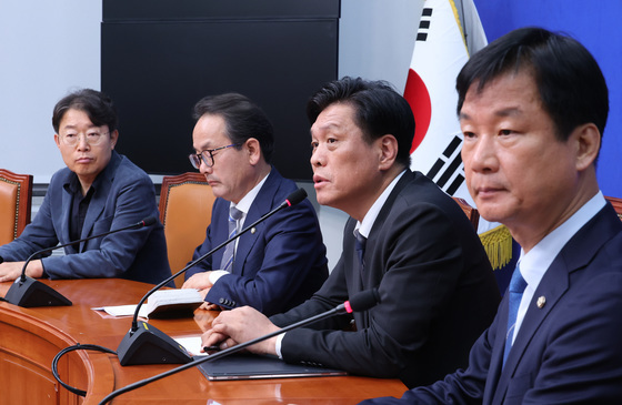 與 "김관영, 영구복당 불허"…김관영 "시켜줘도 안 해"(종합)
