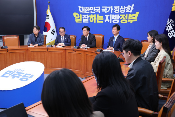 민주당 '돈봉투 의혹 김관영 제명'