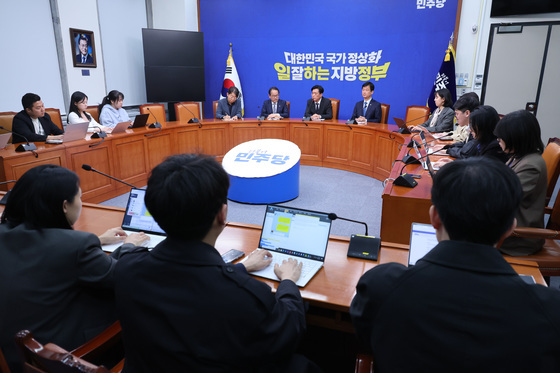 김관영 전북지사 제명한 민주당