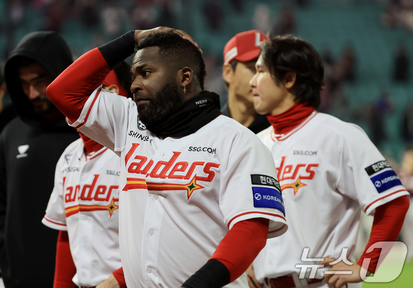 (인천=뉴스1) 이호윤 기자 = 1일 인천 미추홀구 문학야구장에서 열린 '2026 신한 SOL KBO리그' 키움 히어로즈와 SSG 랜더스의 경기에서 2대11로 패배한 SSG 에레디 …