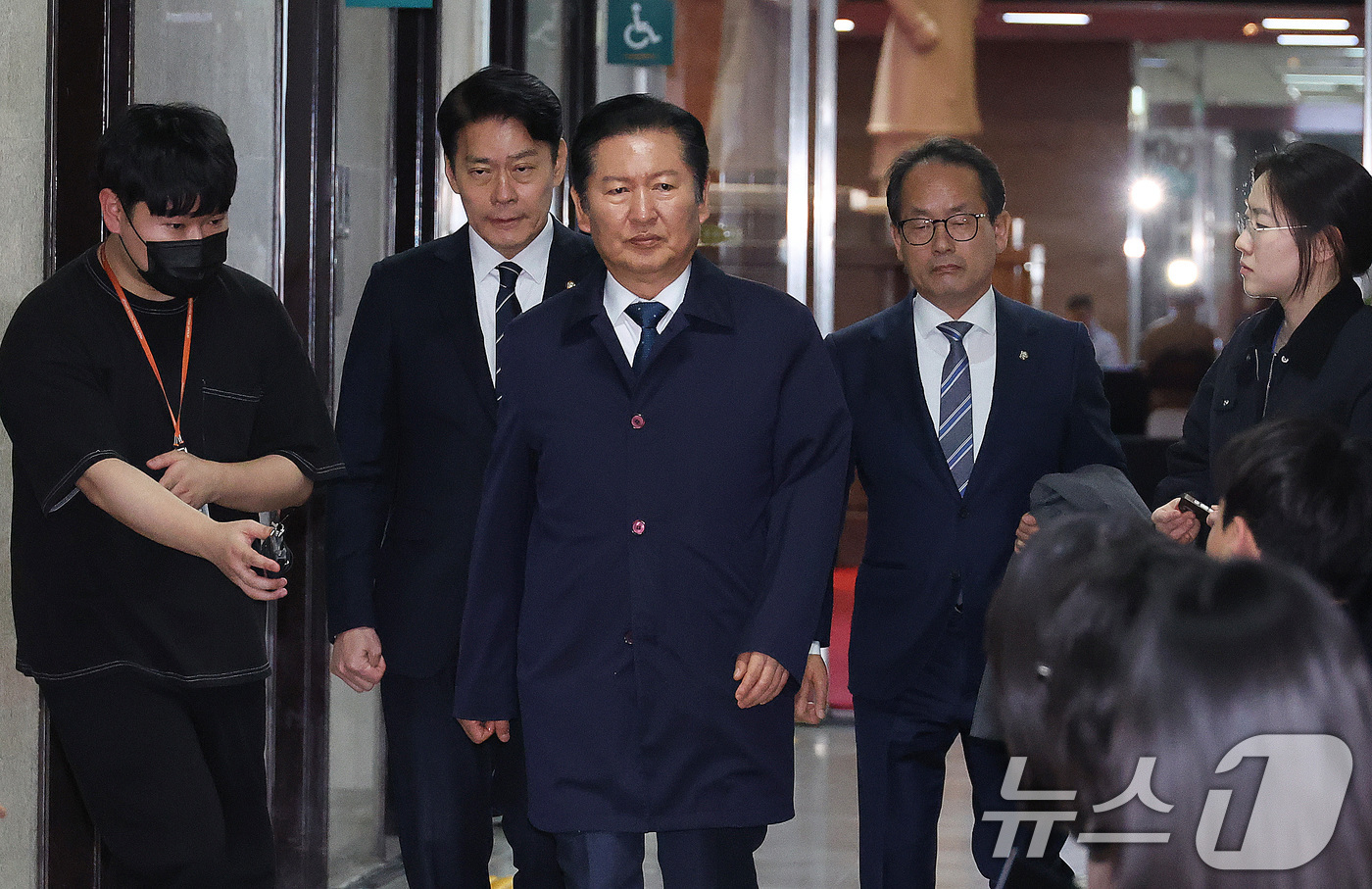 (서울=뉴스1) 신웅수 기자 = 정청래 더불어민주당 대표가 1일 서울 여의도 국회에서 열린 비공개 최고위원회의에 참석하고 있다. 2026.4.1/뉴스1