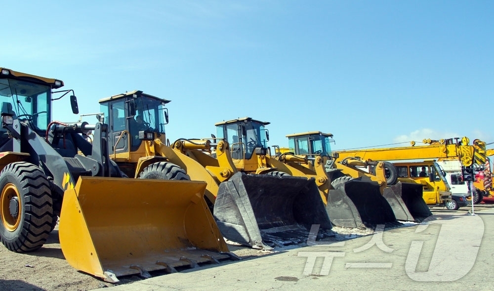 (평양 노동신문=뉴스1) = 북한 노동당 기관지 노동신문은 10일 "216사단에서 조직한 올해 공사의 성과적 보장을 위한 윤전 기재 출동식 및 기공구 전시회가 현지에서 진행됐다"고 …