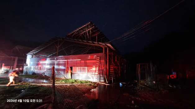 횡성 서원면 양계장서 불…닭 1만 마리 폐사