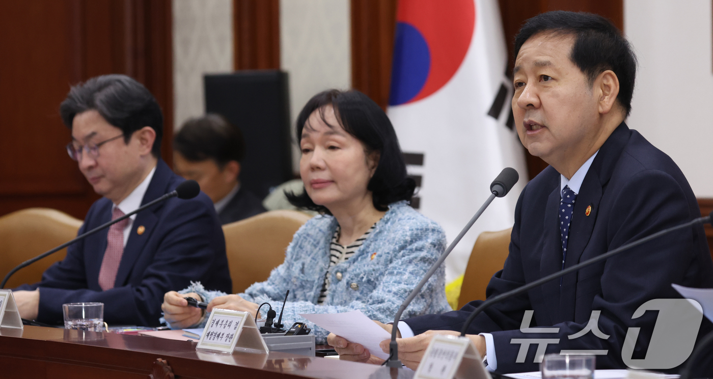 (서울=뉴스1) 김명섭 기자 = 구윤철 경제부총리 겸 재정경제부 장관이 10일 오전 서울 종로구 세종대로 정부서울청사에서 열린 비상경제본부회의 겸 경제관계장관회의에서 모두 발언을 …