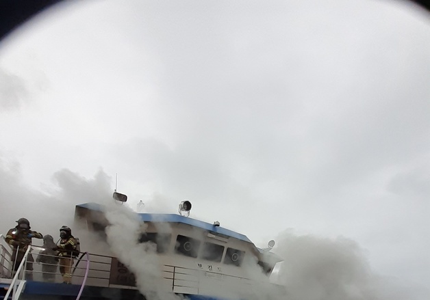 해남 땅끝항 출항 직전 여객선 객실서 불 '아찔'…인명피해 없어(종합)