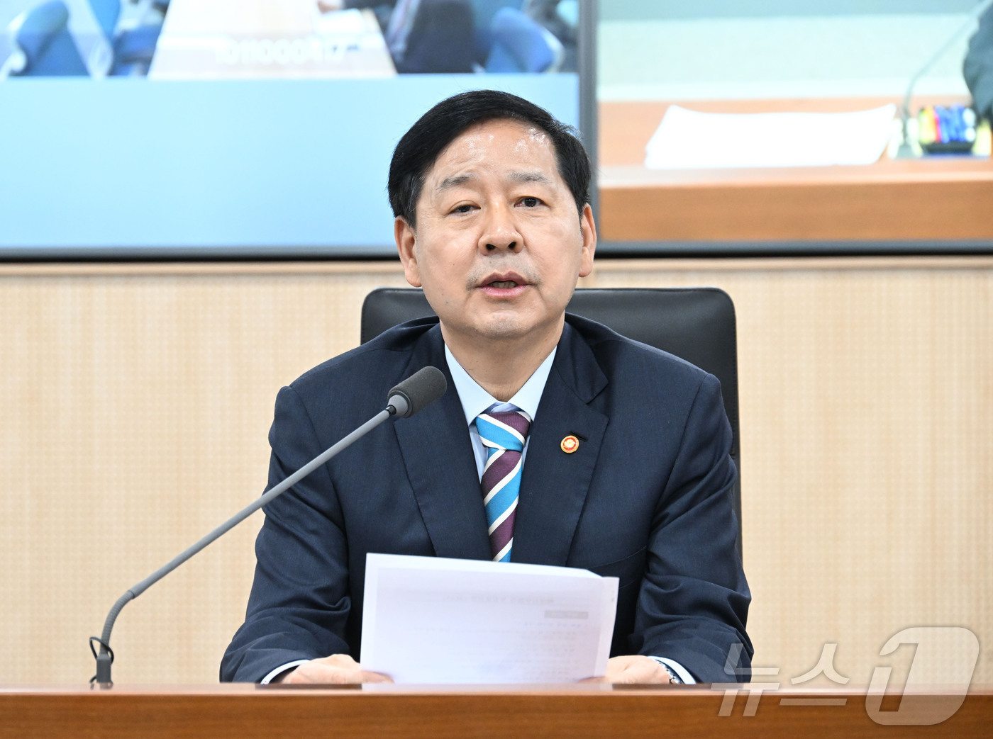 (서울=뉴스1) = 구윤철 부총리 겸 재정경제부 장관이 지난 9일 정부세종청사에서 열린 재정경제부 확대간부회의에서 모두발언을 하고 있다. (재정경제부 제공. 재판매 및 DB 금지) …