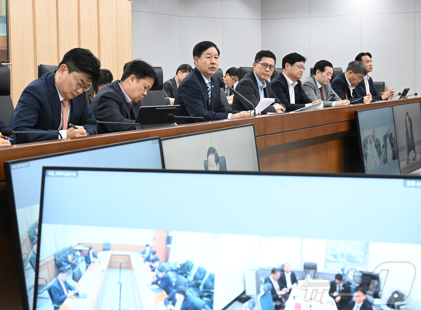 (서울=뉴스1) = 구윤철 부총리 겸 재정경제부 장관이 지난 9일 정부세종청사에서 열린 재정경제부 확대간부회의를 주재하고 있다. (재정경제부 제공. 재판매 및 DB 금지) 2026 …