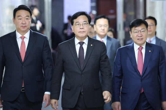 원내대책회의 참석하는 송언석