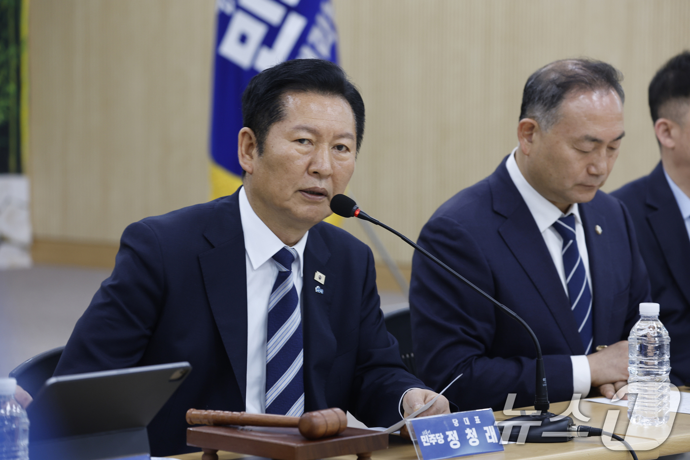 (담양=뉴스1) 김태성 기자 = 정청래 더불어민주당 대표가 10일 전남 담양농협 본점에서 열린 민주당 현장최고위원회의에서 모두발언하고 있다. 2026.4.10/뉴스1