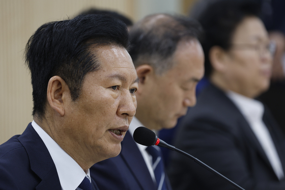 정청래 "李대통령 취임 전 사진 공문 사과…누 끼친 부분 많아"