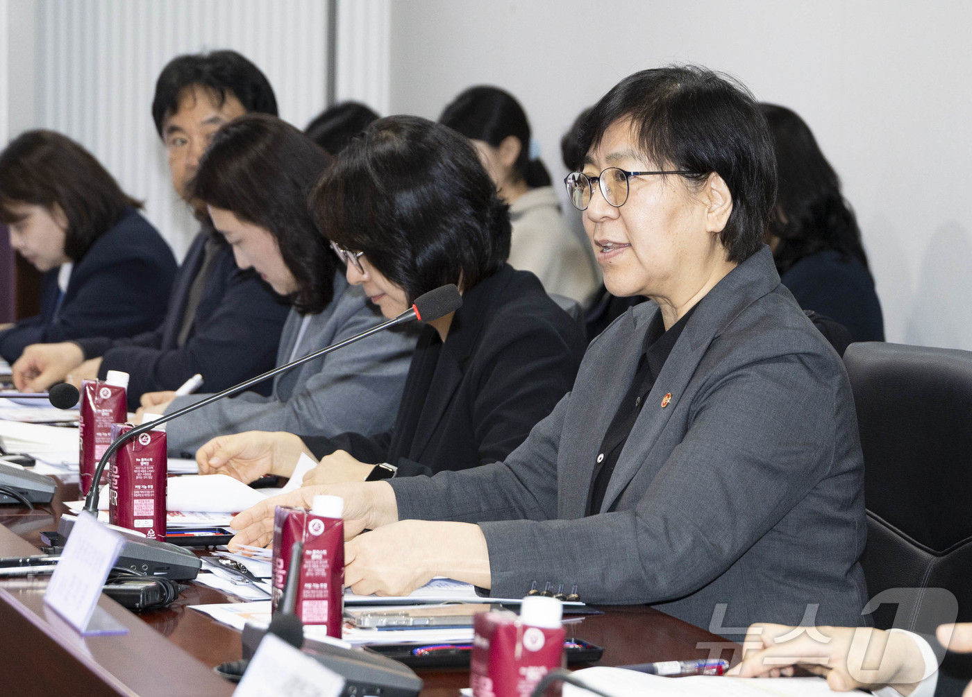 (서울=뉴스1) = 정은경 보건복지부 장관이 지난 9일 오후 서울 중구 아동권리보장원 국제회의실에서 열린 제2차 입양정책위원회에서 발언을 하고 있다. (보건복지부 제공. 재판매 및 …