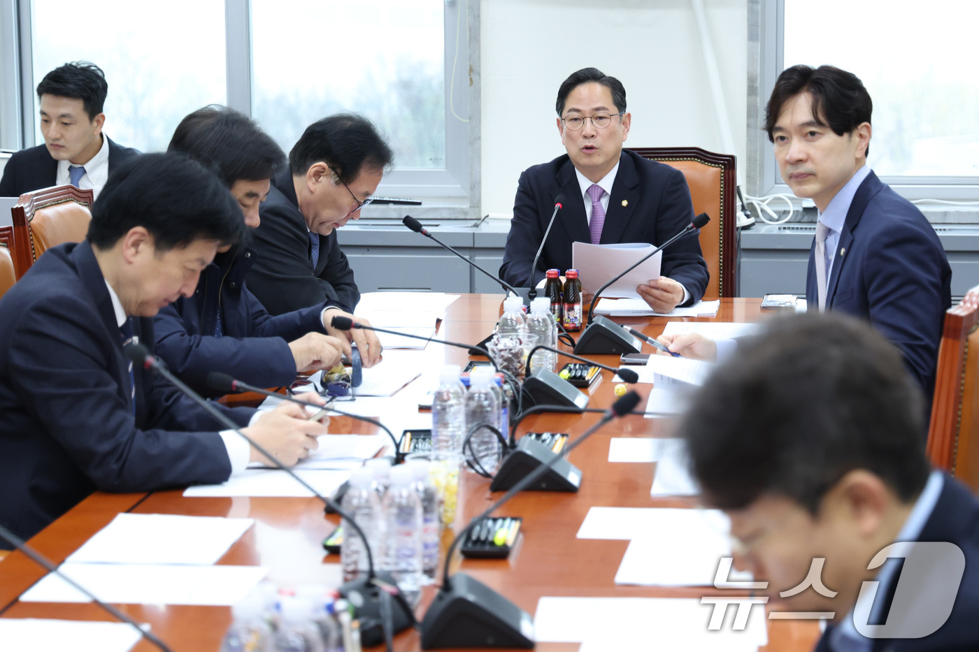 (서울=뉴스1) 신웅수 기자 = 박수영 소위원장이 10일 서울 여의도 국회에서 열린 재정경제기획위원회 조세소위원회에서 안건을 논의하고 있다. 2026.4.10/뉴스1