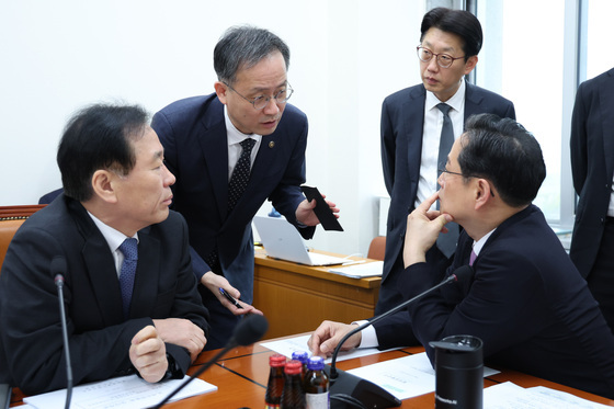 이형일 차관과 현안 논의하는 박수영·정태호