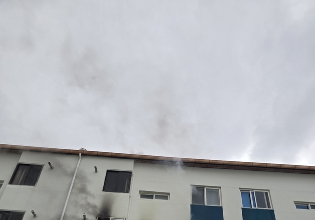 여수 아파트 불, 50대 남성 화상 입고 병원 이송…35분 만에 완진