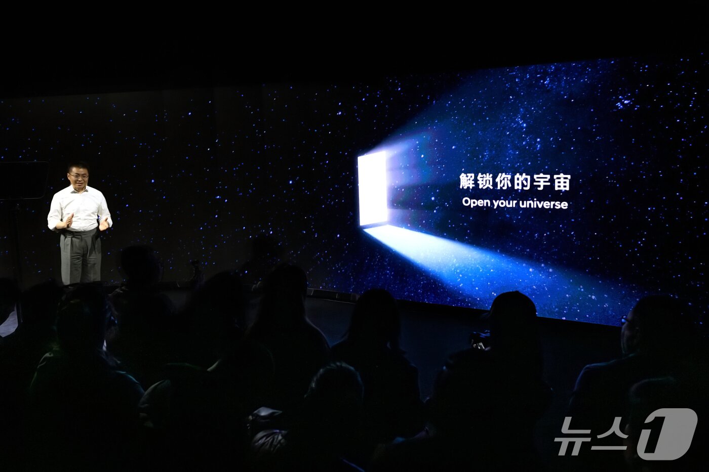 본문 이미지 - 현대자동차가 7일부터 10일까지 중국 현대 모터스튜디오 베이징에서 개최한 '아이오닉 브랜드 론칭' 행사에서 리펑강 베이징현대 총경리가 중국 아이오닉 브랜드 전략 방향성을 설명하는 모습(현대차 제공). 2026.4.7.