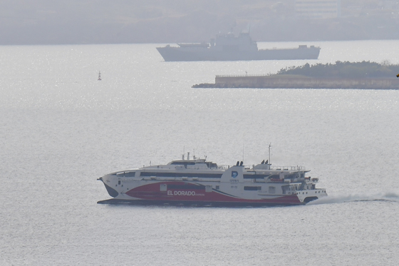 전속 항해 중인 엘도라도 익스프레스호