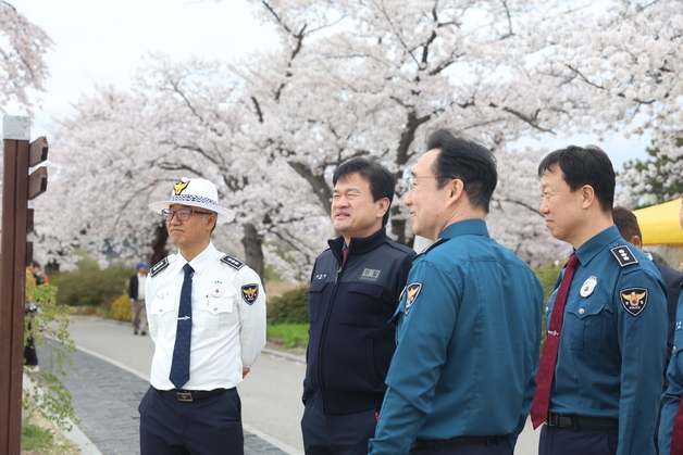 최현석 강원경찰청장, 강릉 경포 벚꽃축제 현장 안전 점검