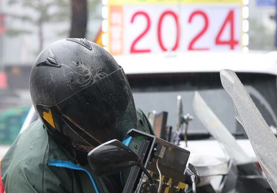 고유가에 배달 라이더들 '한숨'