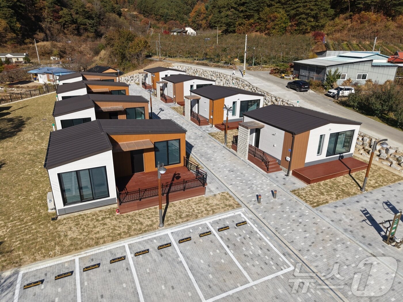 본문 이미지 - 경북 봉화군은 12일 인구 감소와 지방소멸 위기에 대응해 추진한 ‘경북형 작은정원’과 ‘정주여건 개선사업’이 인구 유입과 지역 활성화 성과를 내고 있다. ⓒ 뉴스1 김대벽기자
