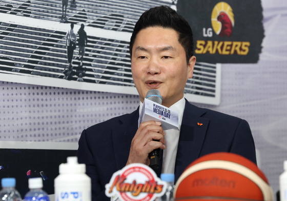 전희철 SK 감독, '고의 패배' 의혹 사과 "불성실 논란 죄송하다"