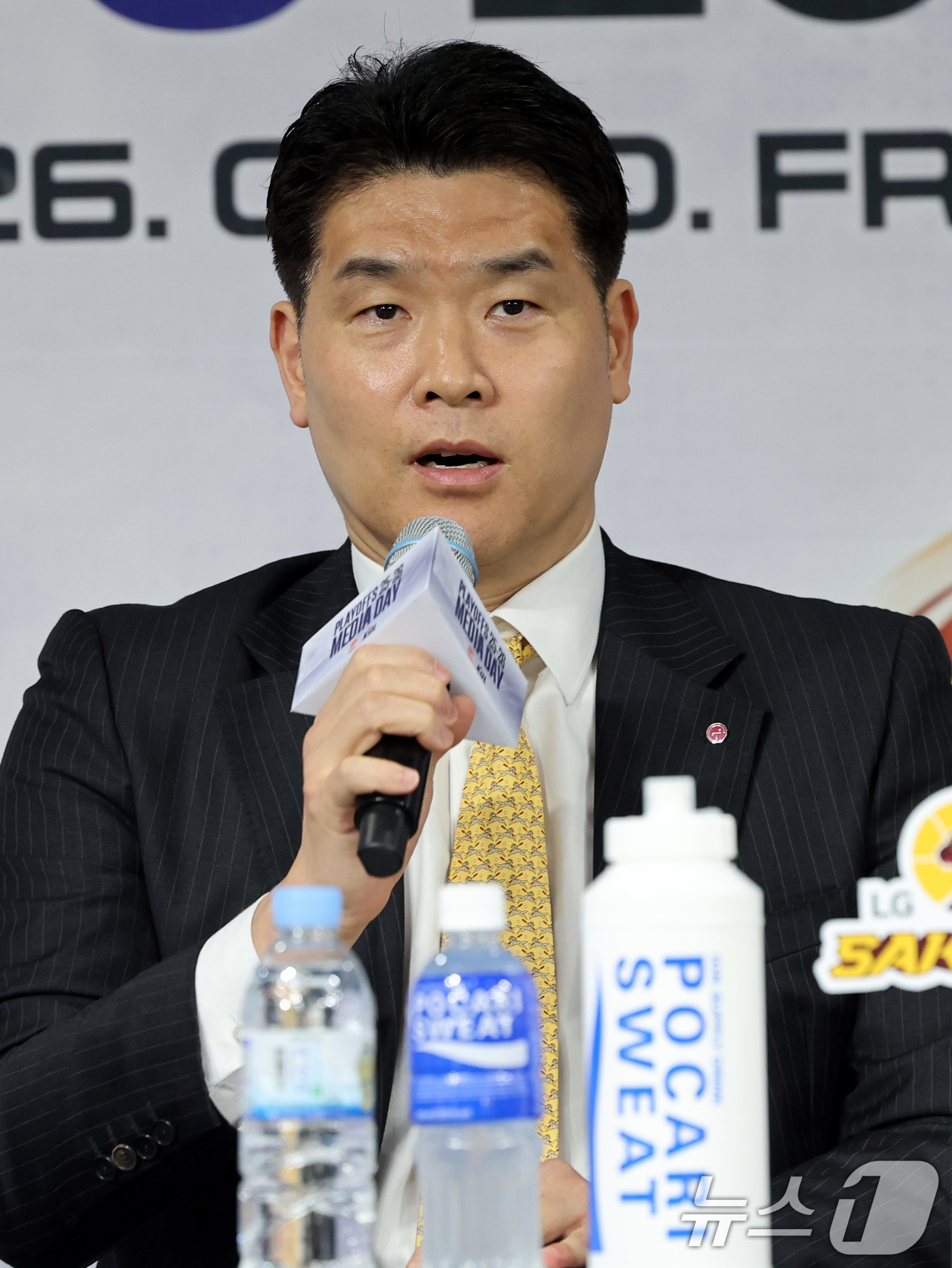 (서울=뉴스1) 황기선 기자 = LG 조상현 감독이 10일 서울 강남구 KBL센터에서 열린 '2025-2026 LG전자 프로농구 플레이오프 미디어데이'에서 포부를 밝히고 있다. 2 …