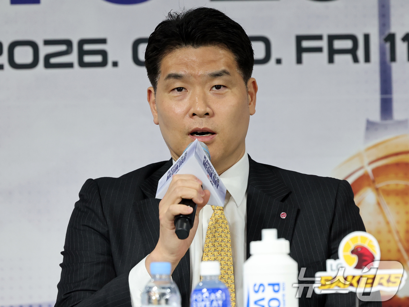 (서울=뉴스1) 황기선 기자 = LG 조상현 감독이 10일 서울 강남구 KBL센터에서 열린 '2025-2026 LG전자 프로농구 플레이오프 미디어데이'에서 포부를 밝히고 있다. 2 …