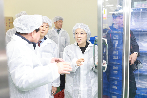 플라스틱 中企 "원룟값 60%↑…납품단가 미반영에 고스란히 떠안아"