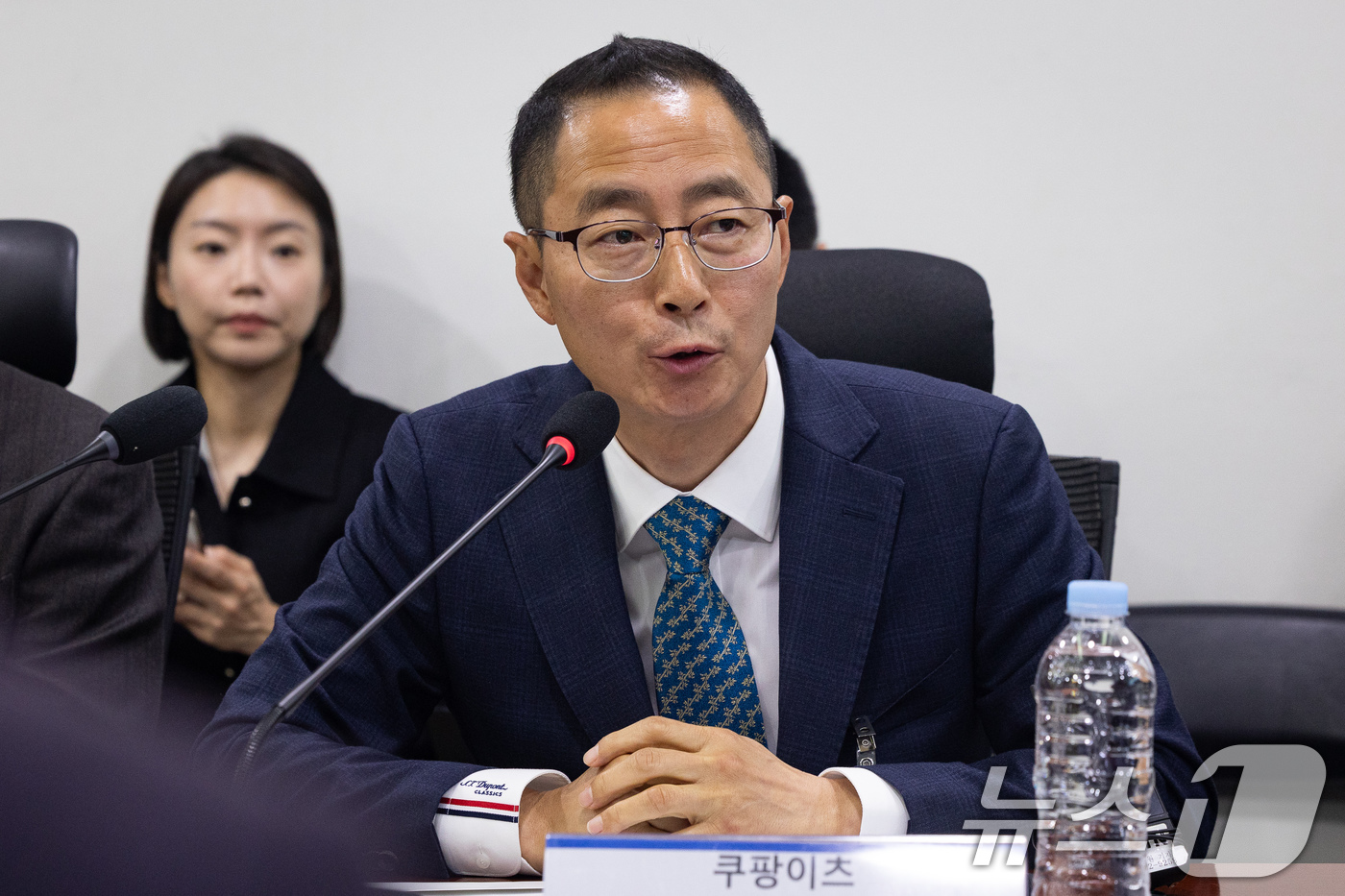 (서울=뉴스1) 유승관 기자 = 김명규 쿠팡이츠 대표이사가 10일 서울 여의도 국회 의원회관에서 열린 더불어민주당 을지로위원회 주최 입점업체 수수료 및 배달비 부담 완화를 위한 배 …