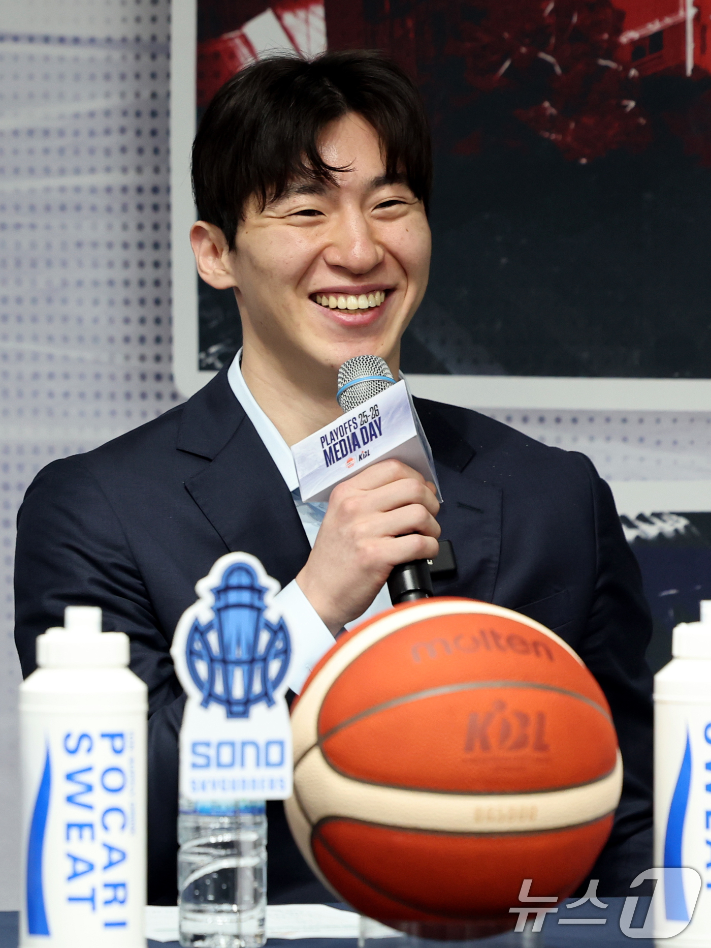 (서울=뉴스1) 황기선 기자 = 소노 이정현이 10일 서울 강남구 KBL센터에서 열린 '2025-2026 LG전자 프로농구 플레이오프 미디어데이'에서 포부를 밝히고 있다. 2026 …