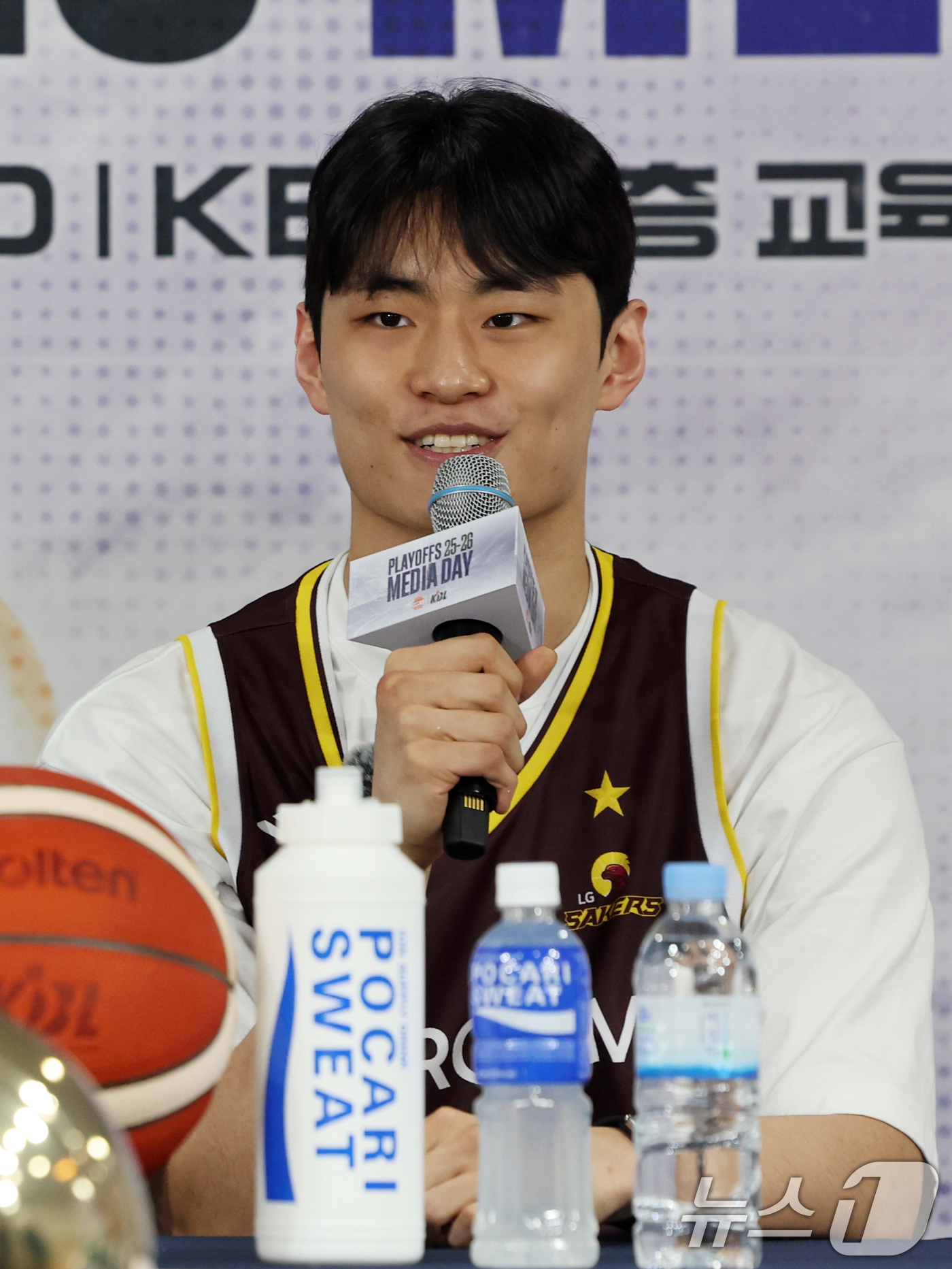 (서울=뉴스1) 황기선 기자 = LG 유기상이 10일 서울 강남구 KBL센터에서 열린 '2025-2026 LG전자 프로농구 플레이오프 미디어데이'에서 포부를 밝히고 있다. 2026 …
