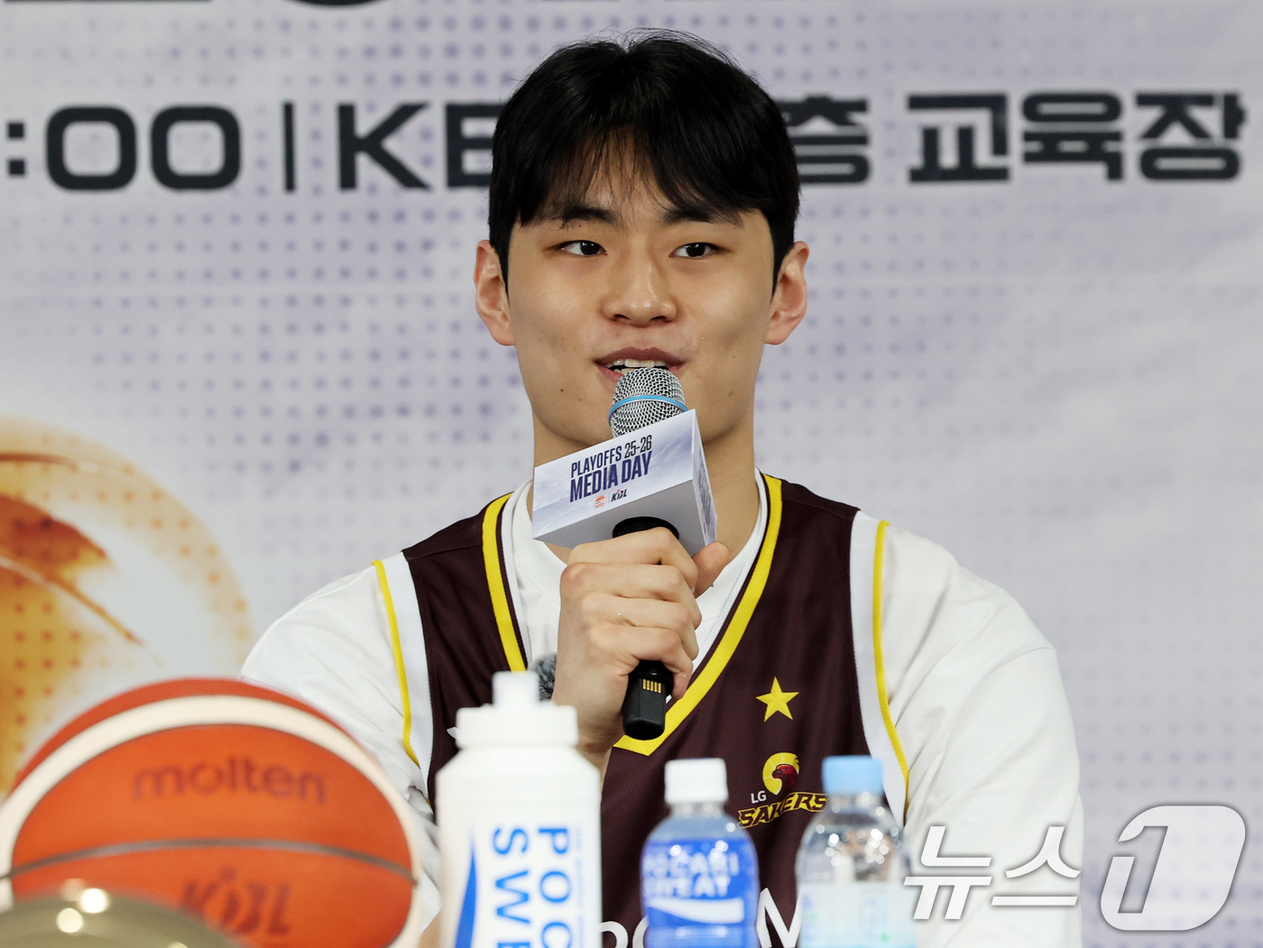 (서울=뉴스1) 황기선 기자 = LG 유기상이 10일 서울 강남구 KBL센터에서 열린 '2025-2026 LG전자 프로농구 플레이오프 미디어데이'에서 포부를 밝히고 있다. 2026 …