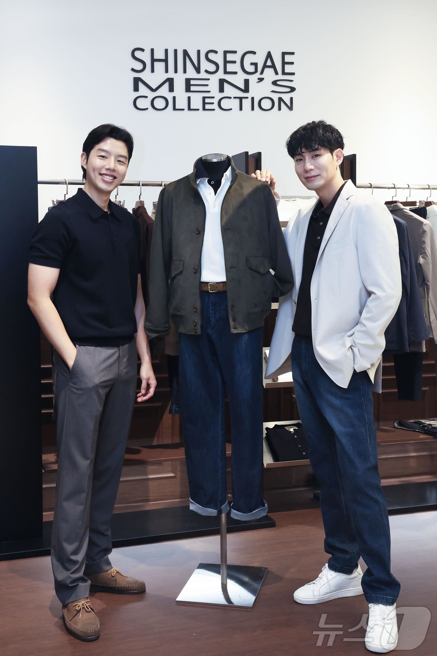 (서울=뉴스1) = 신세계라이브쇼핑이 오는 19일까지 신세계백화점 강남점 7층 연결통로에서 자체 남성 브랜드 '신세계맨즈컬렉션' 팝업스토어를 선보인다고 10일 밝혔다. 사진은 모델 …