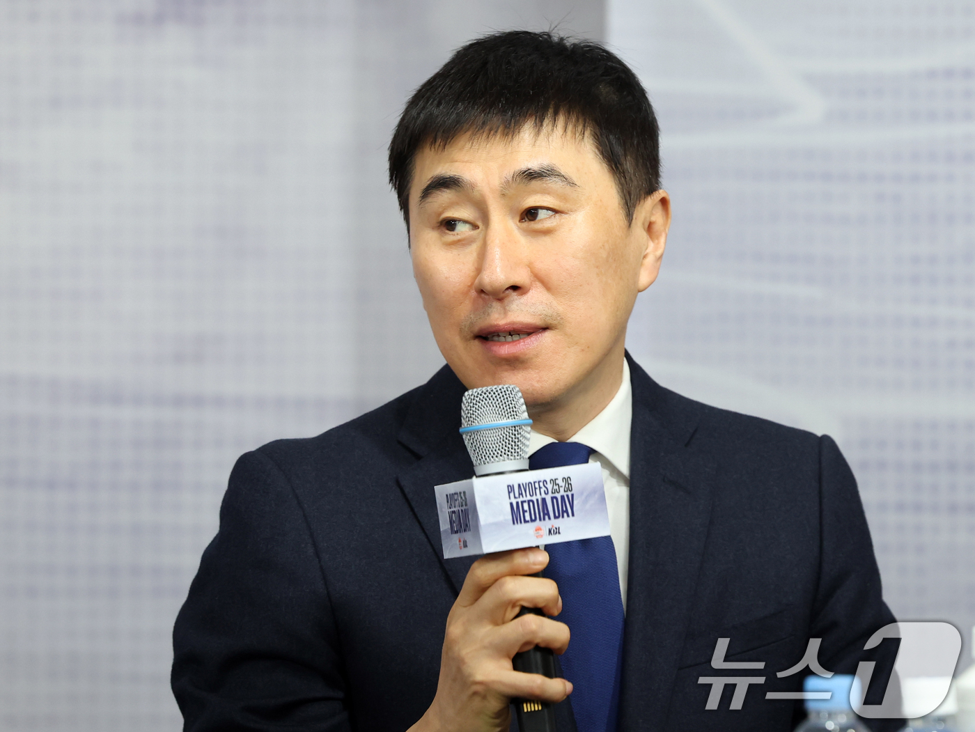 (서울=뉴스1) 황기선 기자 = KCC 이상민 감독이 10일 서울 강남구 KBL센터에서 열린 '2025-2026 LG전자 프로농구 플레이오프 미디어데이'에서 포부를 밝히고 있다. …