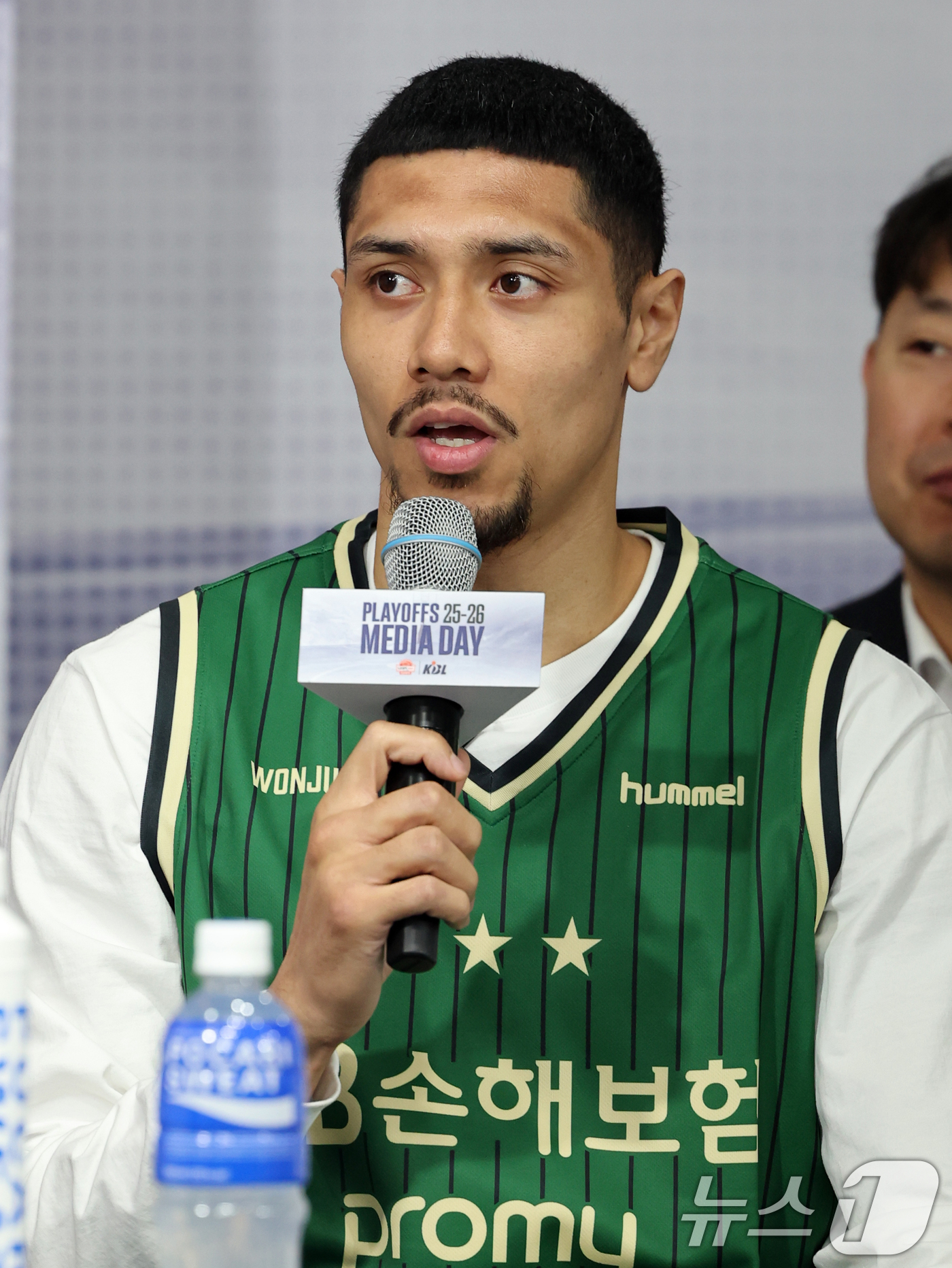 (서울=뉴스1) 황기선 기자 = DB 이선 알바노가 10일 서울 강남구 KBL센터에서 열린 '2025-2026 LG전자 프로농구 플레이오프 미디어데이'에서 포부를 밝히고 있다. 2 …