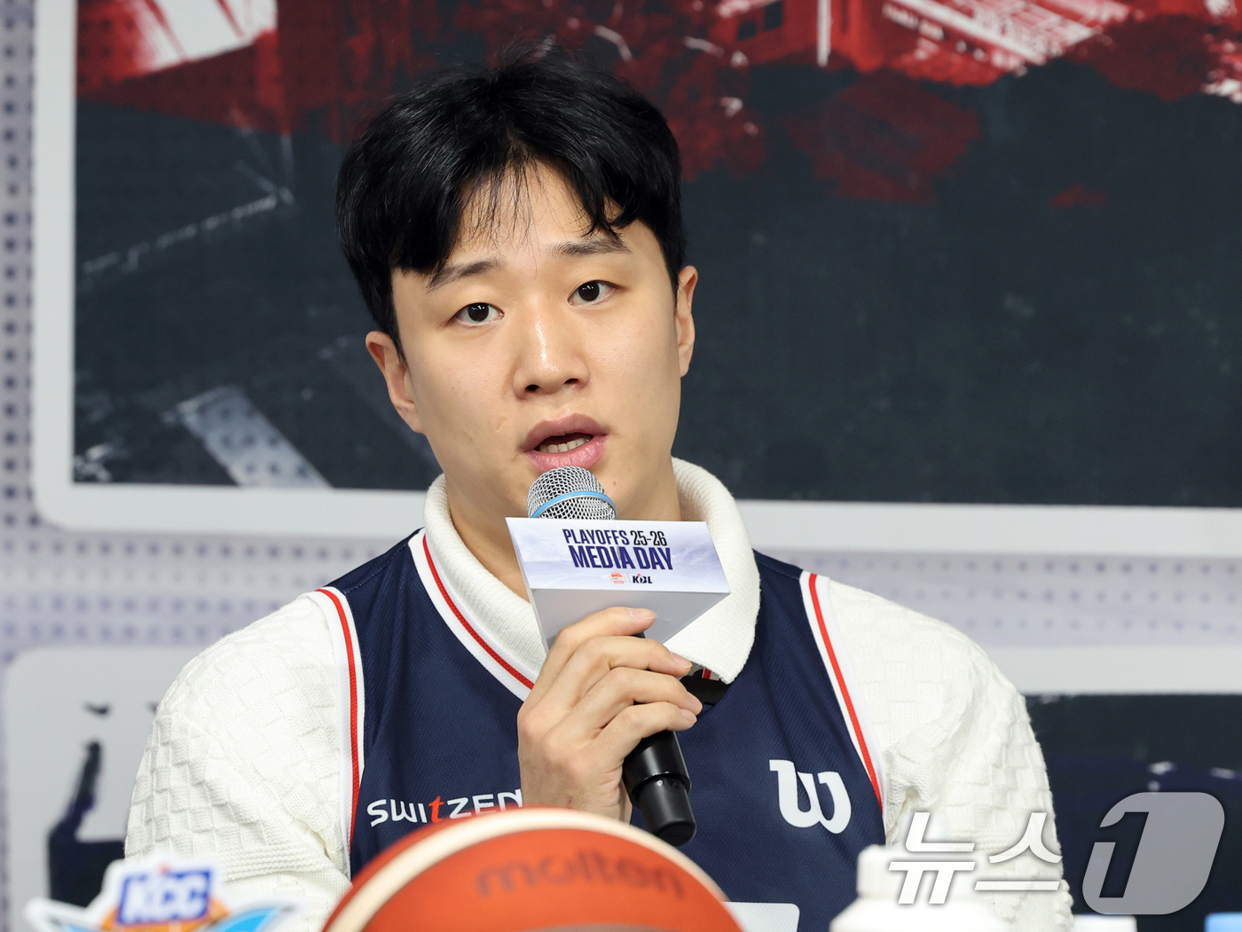 (서울=뉴스1) 황기선 기자 = KCC 허웅이 10일 서울 강남구 KBL센터에서 열린 '2025-2026 LG전자 프로농구 플레이오프 미디어데이'에서 포부를 밝히고 있다. 2026 …