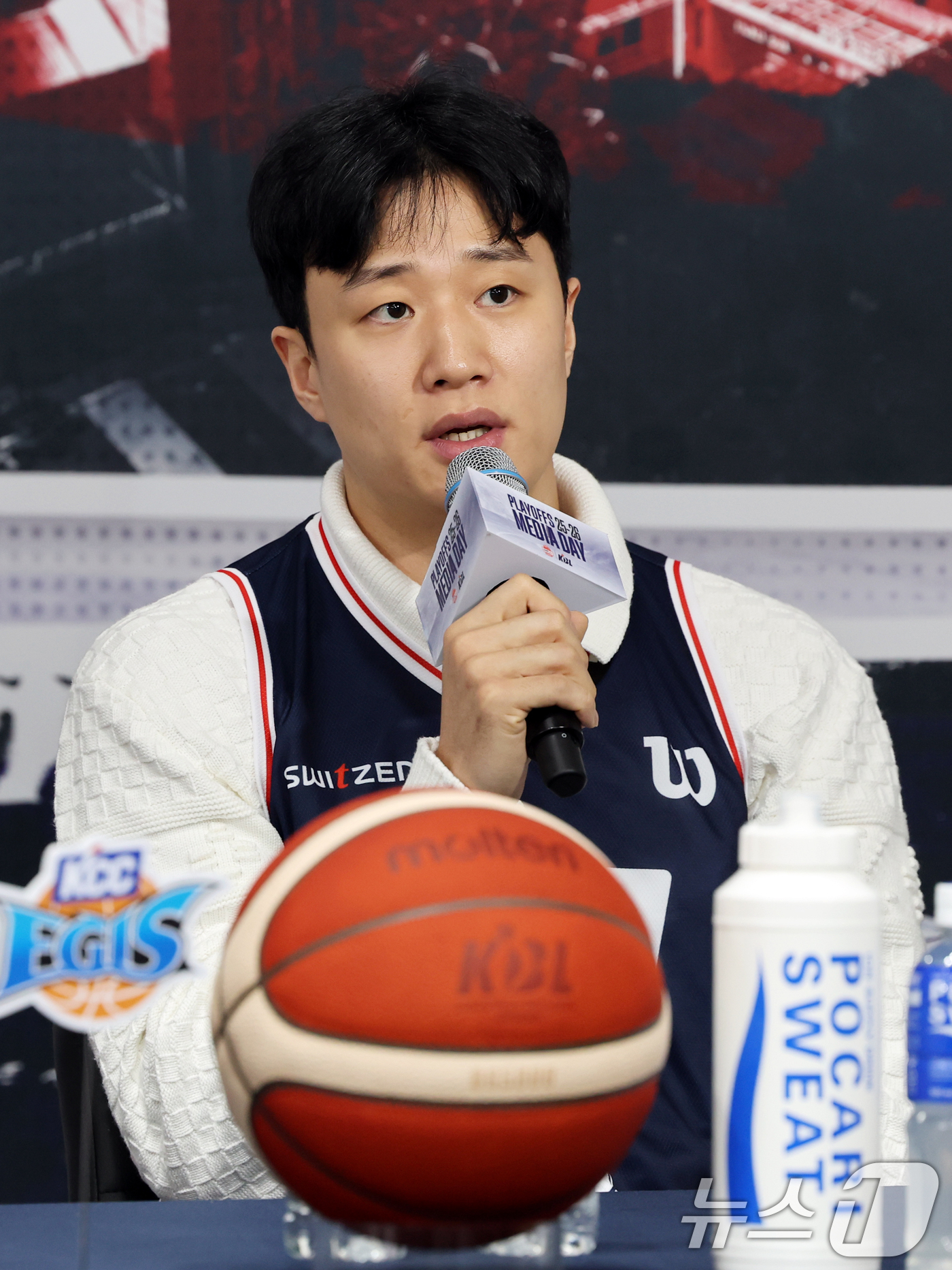 (서울=뉴스1) 황기선 기자 = KCC 허웅이 10일 서울 강남구 KBL센터에서 열린 '2025-2026 LG전자 프로농구 플레이오프 미디어데이'에서 포부를 밝히고 있다. 2026 …