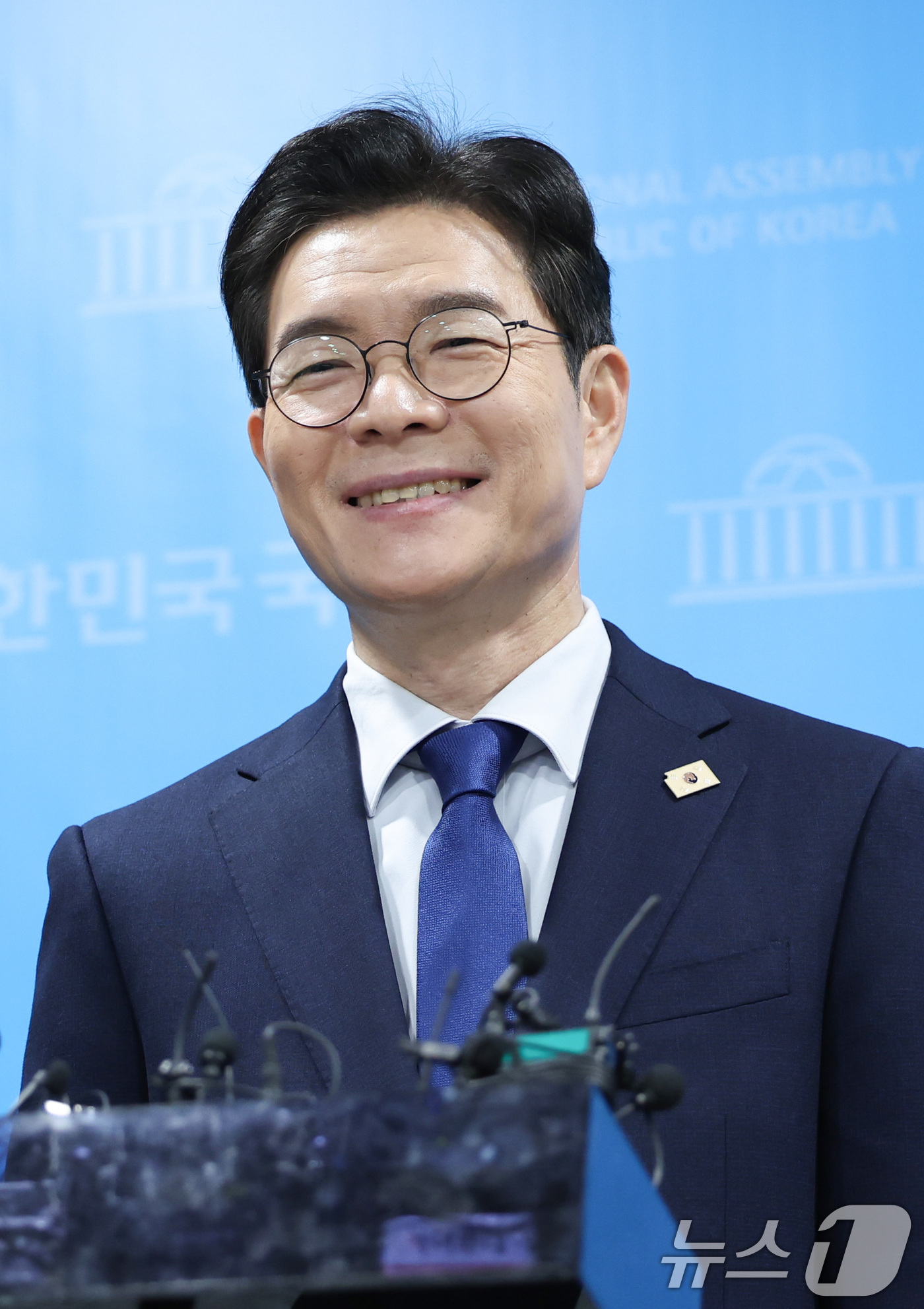 (서울=뉴스1) 신웅수 기자 = 6.3 지방선거 더불어민주당 서울시장 후보로 선출된 정원오 전 성동구청장이 10일 서울 여의도 국회 소통관에서 기자회견을 하고 있다. 2026.4. …