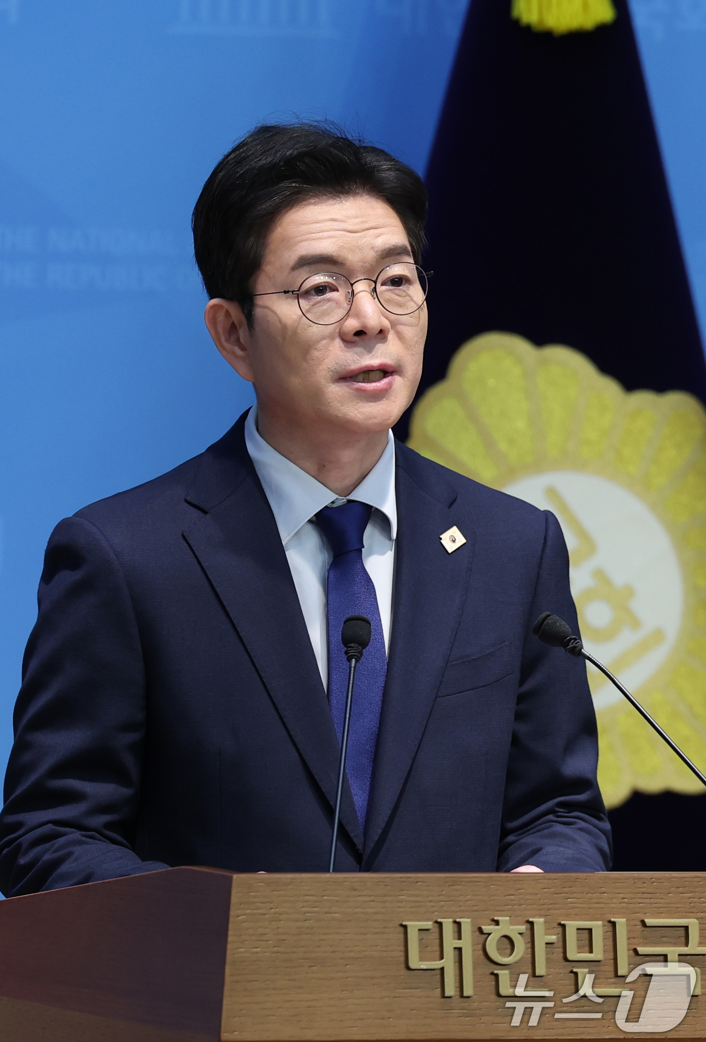 (서울=뉴스1) 신웅수 기자 = 6.3 지방선거 더불어민주당 서울시장 후보로 선출된 정원오 전 성동구청장이 10일 서울 여의도 국회 소통관에서 기자회견을 하고 있다. 2026.4. …