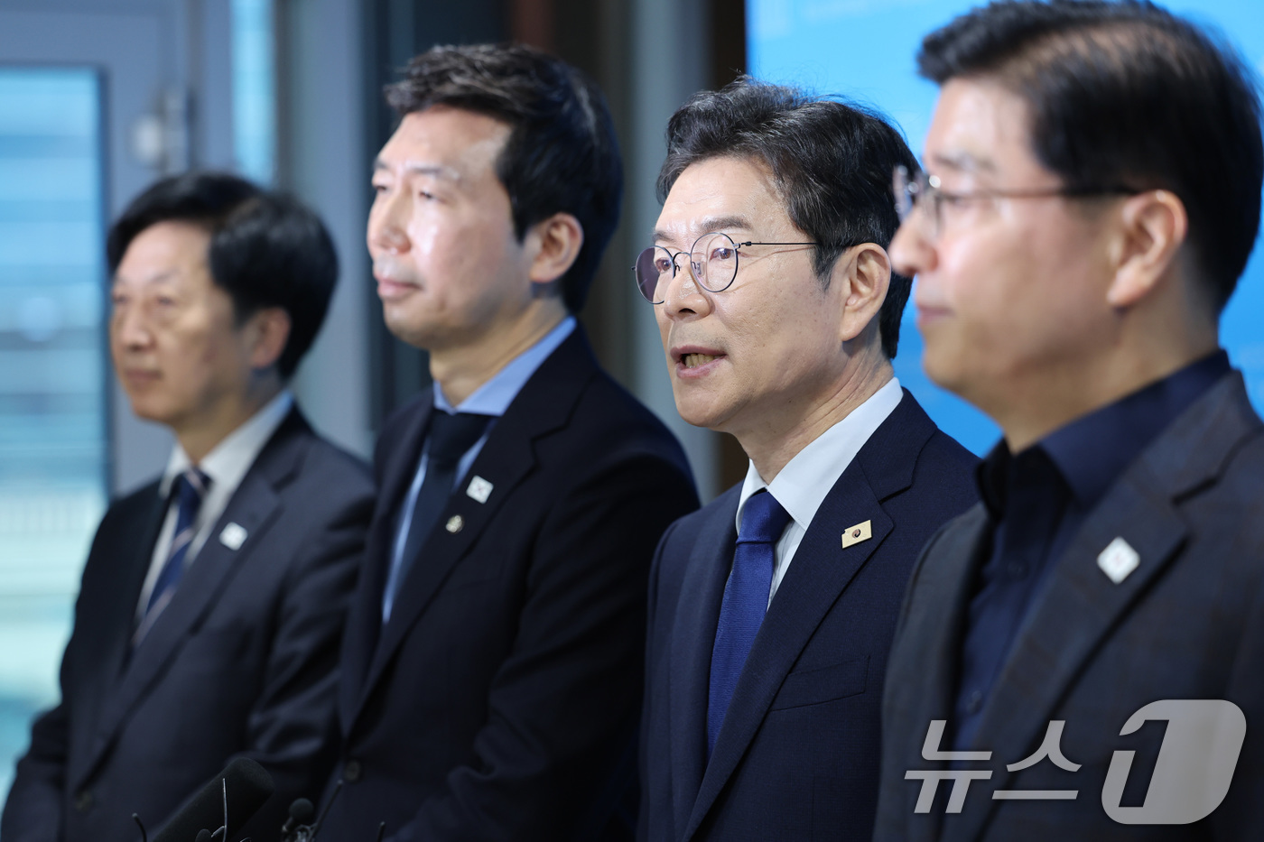 (서울=뉴스1) 신웅수 기자 = 6.3 지방선거 더불어민주당 서울시장 후보로 선출된 정원오 전 성동구청장이 10일 서울 여의도 국회 소통관에서 기자회견을 하고 있다. 2026.4. …