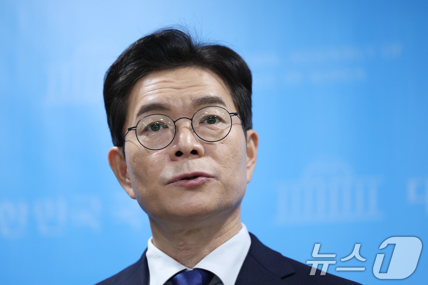 본문 이미지 - 6.3 지방선거 더불어민주당 서울시장 후보로 선출된 정원오 전 성동구청장이 10일 서울 여의도 국회 소통관에서 기자회견을 하고 있다. 2026.4.10 ⓒ 뉴스1 신웅수 기자