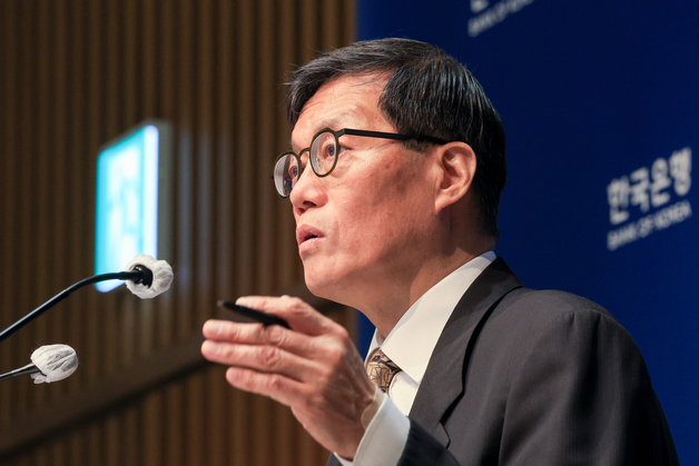 이창용 "공급충격 장기화 시 정책대응 필요…인플레 리스크 확대"[문답]