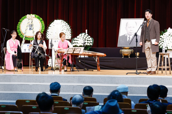 운암 김성숙 선생 혁명일기 낭독하는 황건