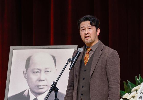 혁명일기 낭독하는 배우 황건