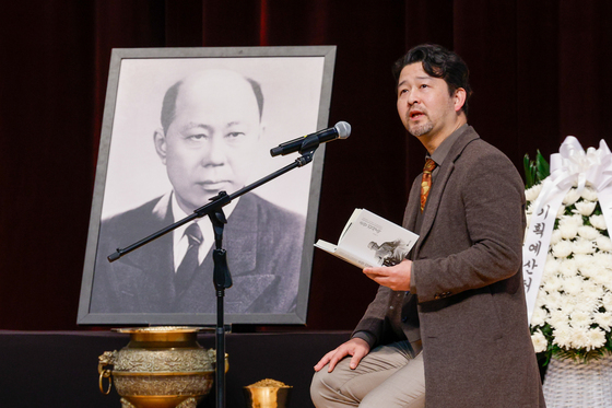 혁명일기 낭독하는 황건