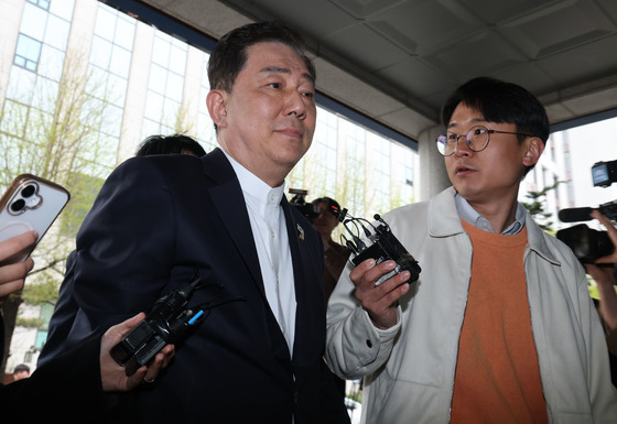 7차 경찰 출석 경빙기 '묵묵부답'