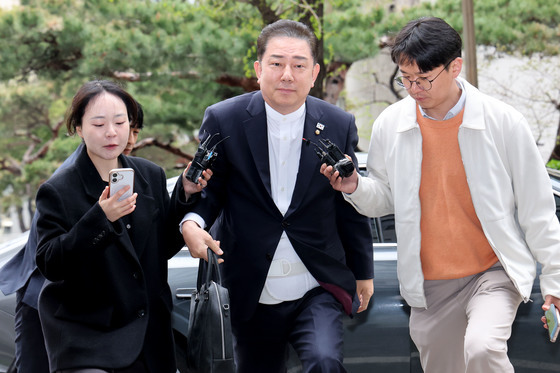 '13개 의혹' 김병기, 이틀 만에 7차 조사 출석…'묵묵부답'