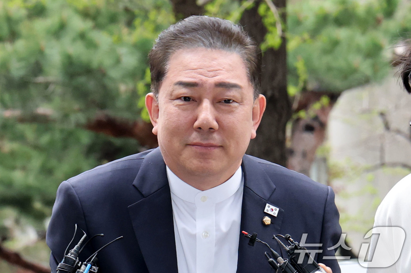 (서울=뉴스1) 이광호 기자 = 각종 비위 의혹으로 수사를 받고 있는 김병기 무소속 의원이 10일 오후 피의자 신분으로 조사를 받기 위해 서울 마포구 서울경찰청 공공범죄수사대에 출 …