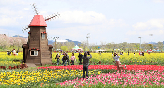 [오늘의 날씨] 울산(12일, 일)…구름 많음, 낮 최고 20도