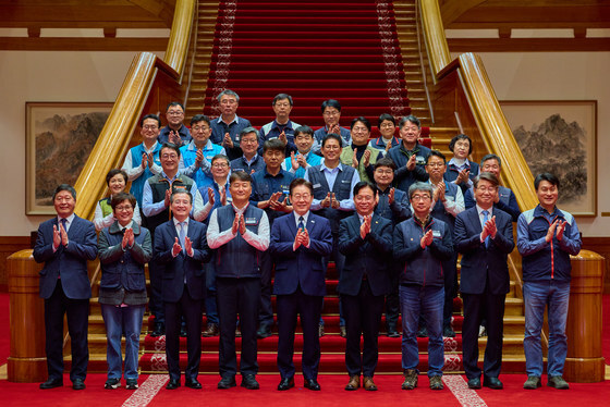 민주노총 손 잡은 이재명 대통령