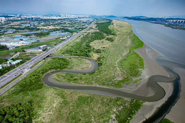 "철책 안 생태계 보고"…고양 DMZ 평화의 길 오는 17일부터 개방
